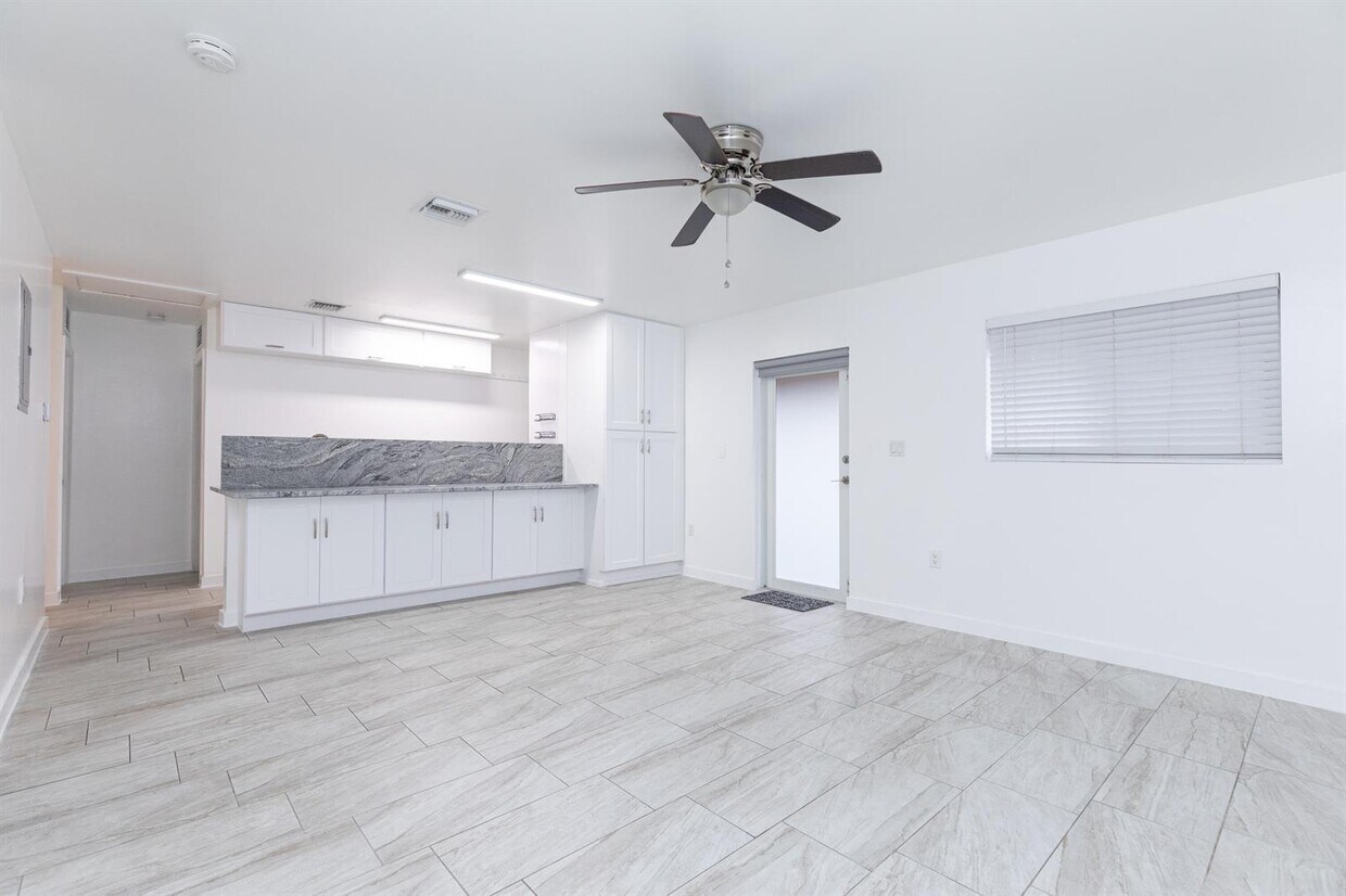 Foto principal - 5918 Pierce St