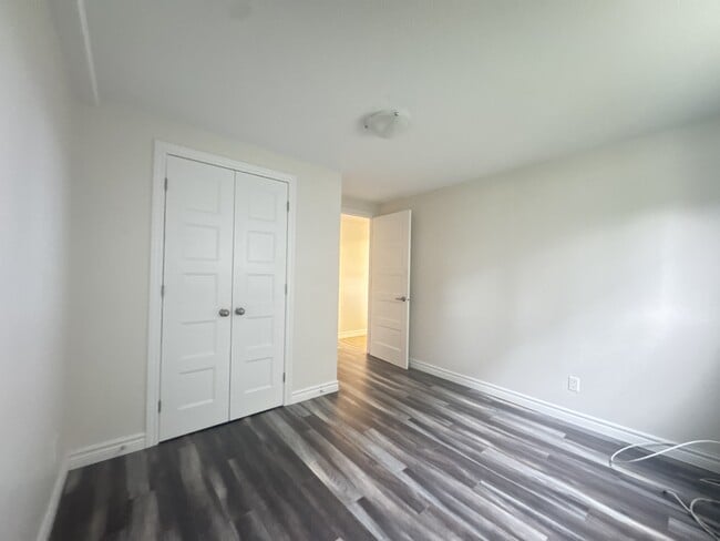 Building Photo - 668 Lalonde St