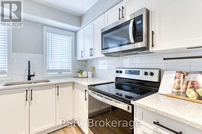 Photo du bâtiment - 235 Chapel Hill Dr