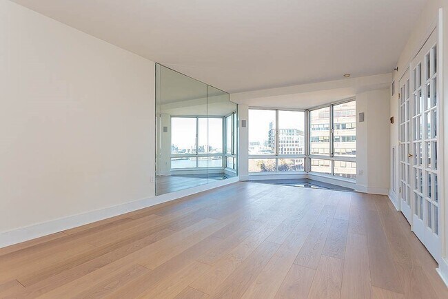 Foto del edificio - 75-83-83 Cambridge Pkwy