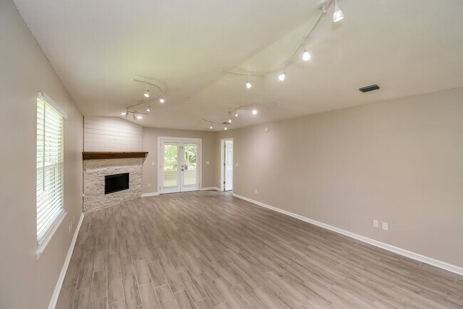 Building Photo - 2721 R S Bailey Dr