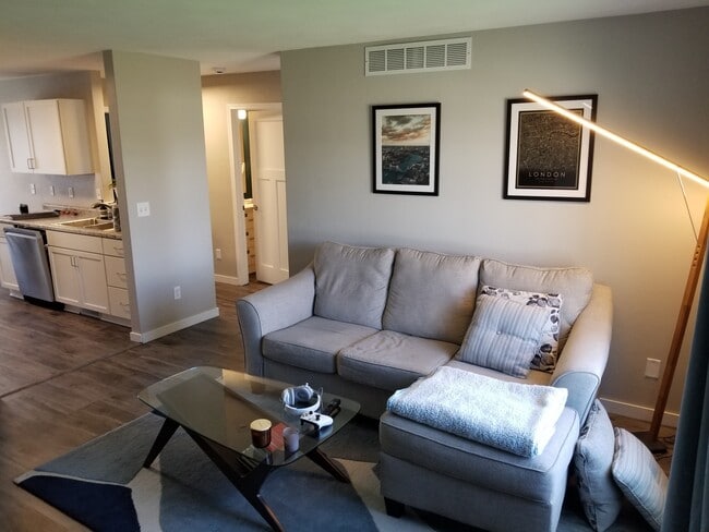 Foto del edificio - 2550 Greenwood Dr