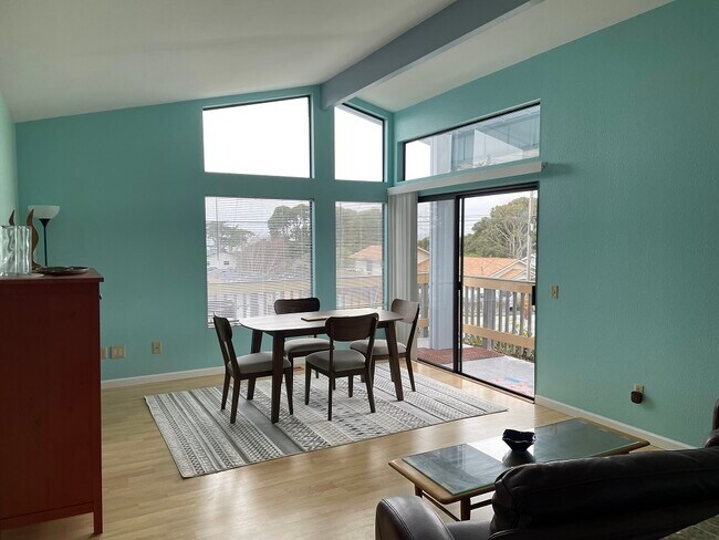 Foto del edificio - 671 Lily St