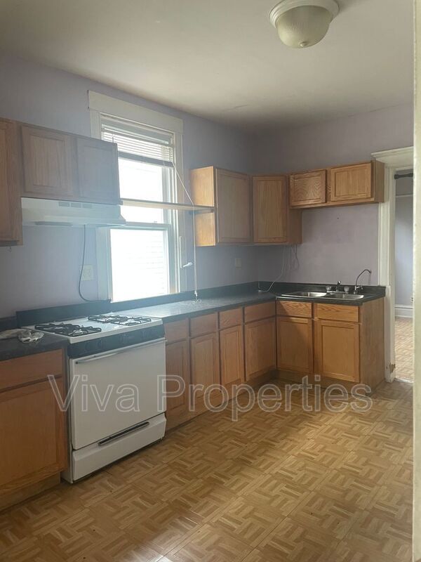 Building Photo - 1631 N Kimball Ave