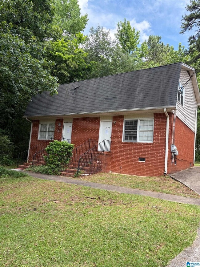 Building Photo - 1902 Lyle Dr