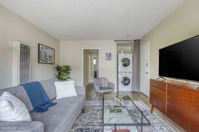 Building Photo - 2 br, 1 bath Townhome - 1219 West McKinley...