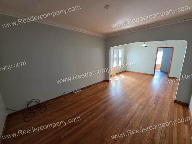Building Photo - 2 bedroom 1 bathroom house