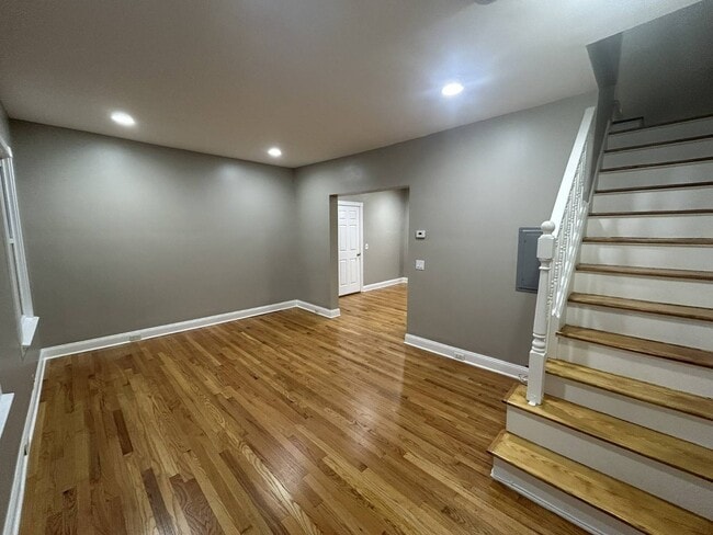 Building Photo - 42 Vanderbilt Ave