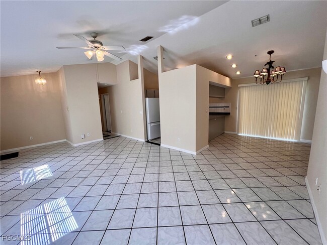 Building Photo - 621 SW 10th Pl