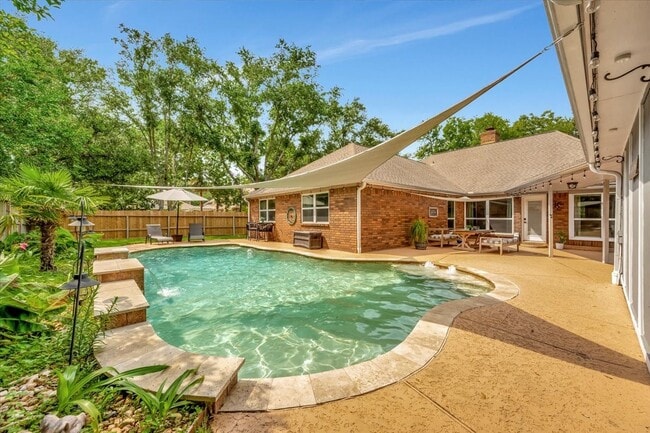 Foto del edificio - 15402 Willow Shores Dr