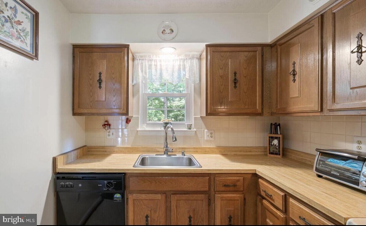 Primary Photo - 7700 Wolford Way