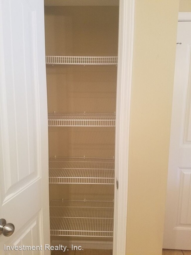 Building Photo - 1075 W James Blvd