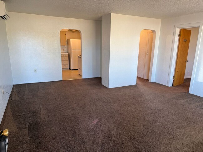 Foto del edificio - 2 bed, 1 bath house in Springfield