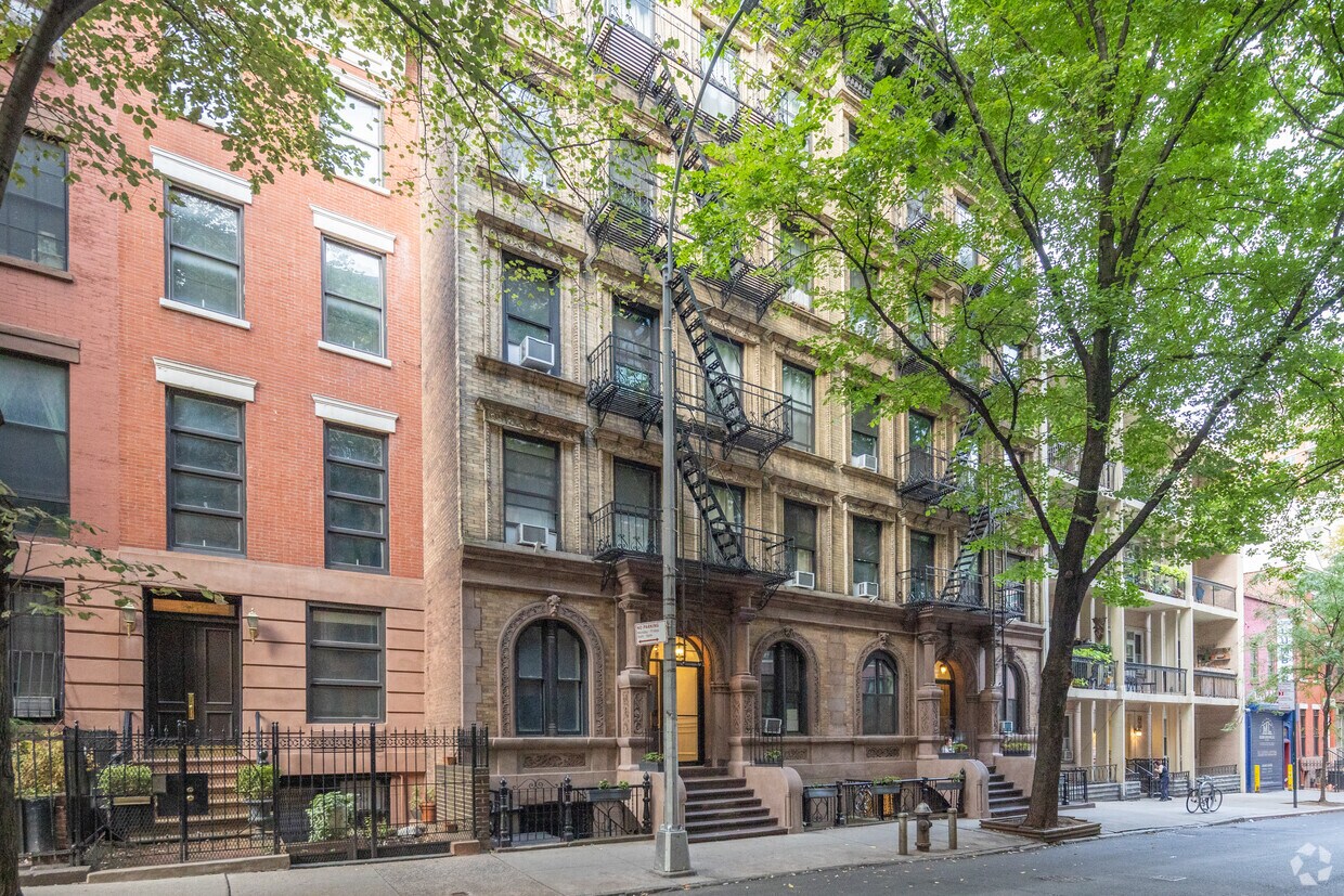 Primary Photo - 264 W 25th St