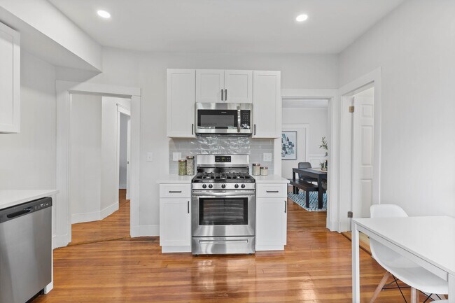 Building Photo - 60 Lithgow St