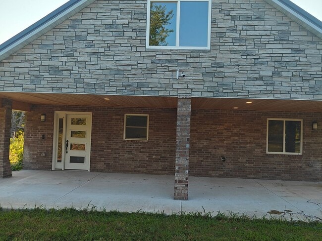 Building Photo - 3 Bedroom Single Family Home in Pleasant Hope