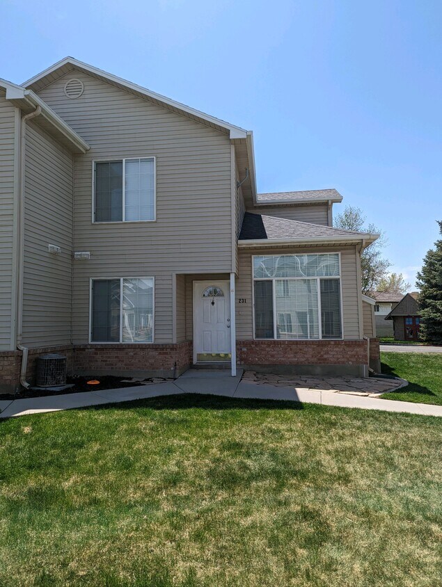Primary Photo - 231 Majestic Meadows Dr