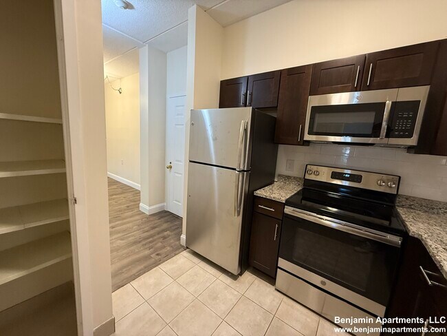 Foto del edificio - 736 Highland Ave