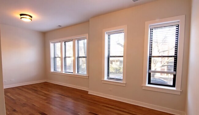 Building Photo - 2205 W Eastwood Ave