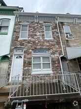 Building Photo - 1030A Elm St