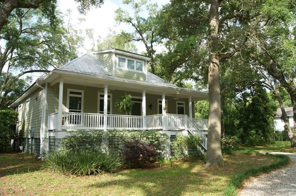 Primary Photo - 111 Redfern Dr