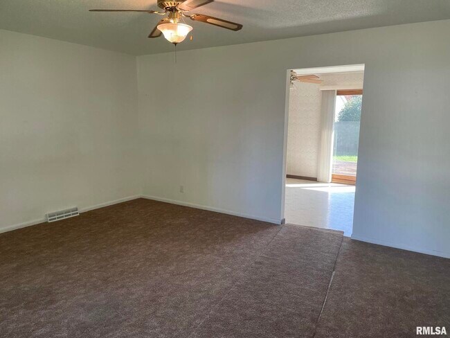 Foto del edificio - 4625 Candlelight Dr