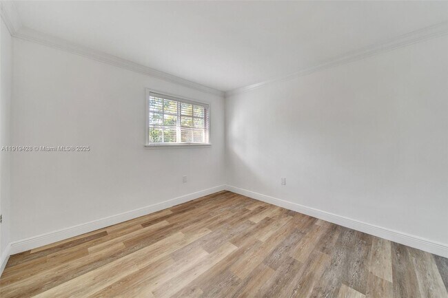 Foto del edificio - 3245 Virginia St