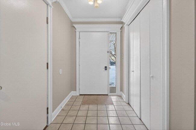 Foto del edificio - 17 Derby Dr