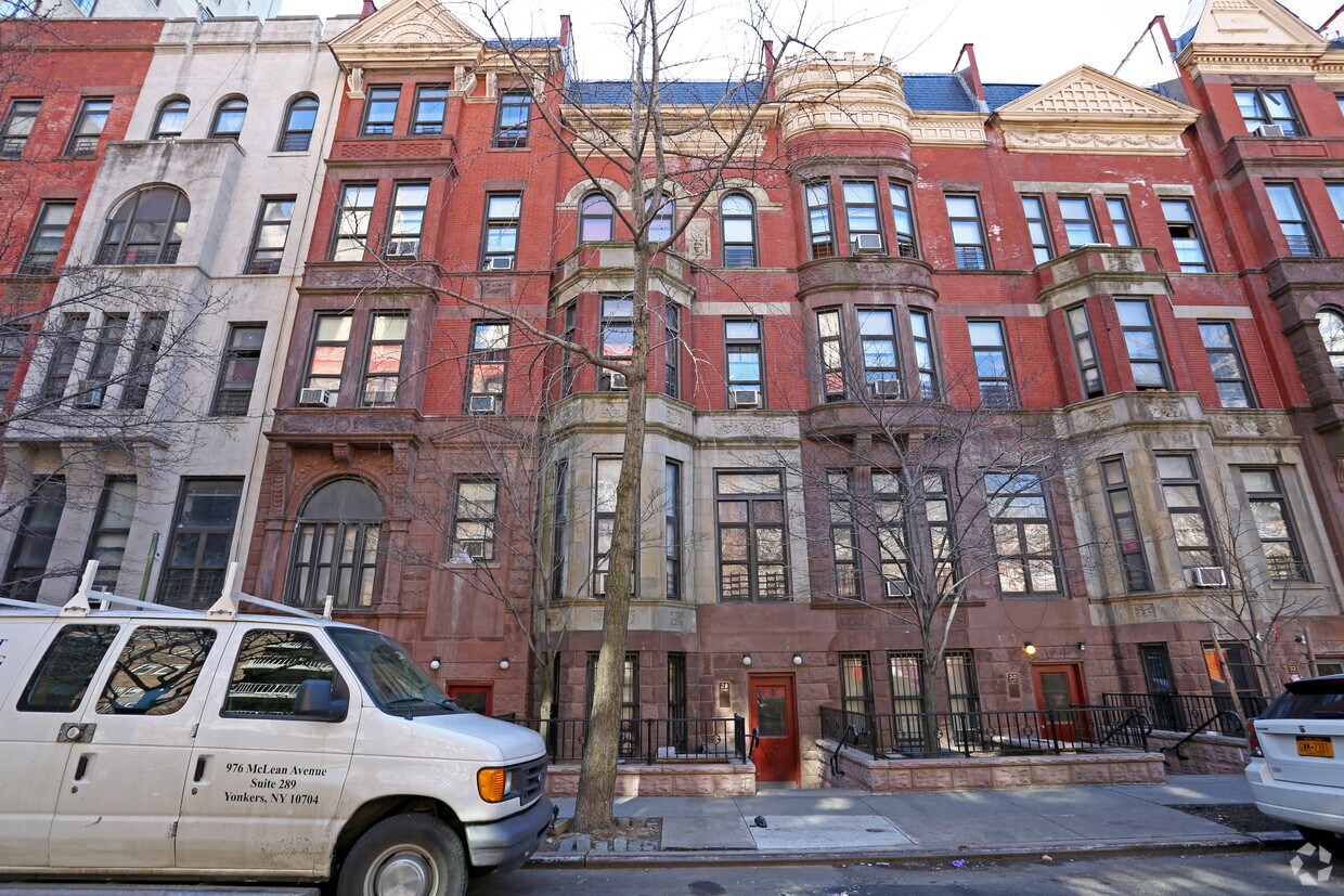 Building Photo - 28 W 91st St