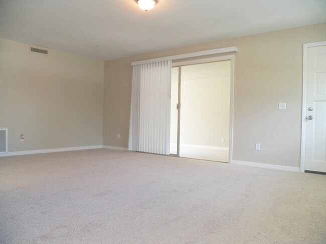 Building Photo - Cute 2/1 Home W/ Fenced Yard!
