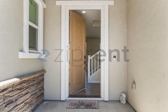 Building Photo - Unit