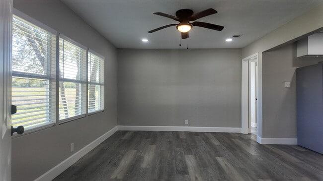 Foto del edificio - 917 Temple Dr