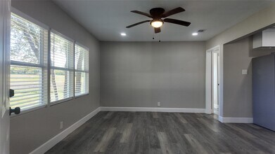 Building Photo - 917 Temple Dr