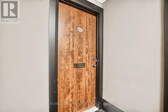 Photo du bâtiment - 5949 Yonge St