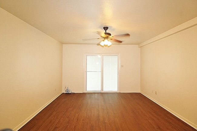 Building Photo - $250.00 OFF 2ND MONTH'S RENT IF LEASE SIGN...