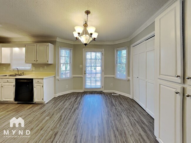 Foto del edificio - 6125 Krandon Dr