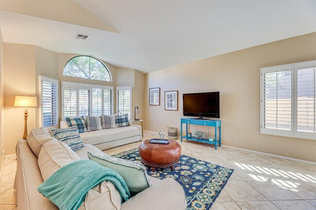 Foto del edificio - 253 E Vaughn Ave