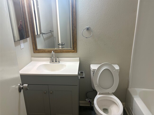 Building Photo - 5650 Birchmont Dr