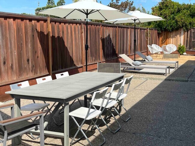 Foto del edificio - 4131 Phoenix St