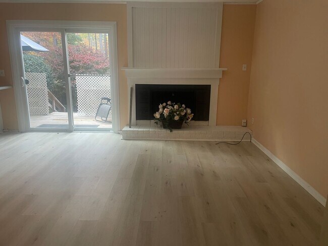 Foto del edificio - Charming 3BD, 2.5BA North Raleigh Townhome...
