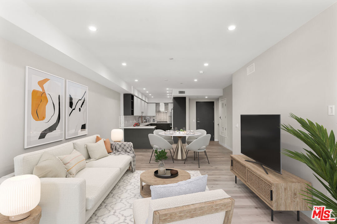 Primary Photo - 1226 S Bedford St