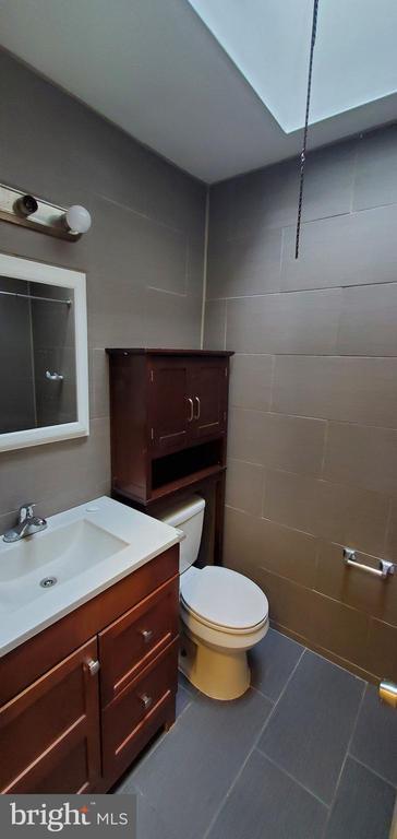 Building Photo - 224 Robina St