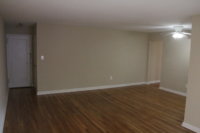 Building Photo - 702 Chaney Dr