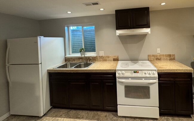 Building Photo - 6682 S Cody Ln