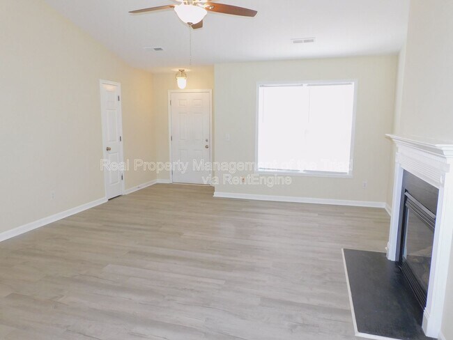 Foto del edificio - 1856 Oakhurst Park Ln