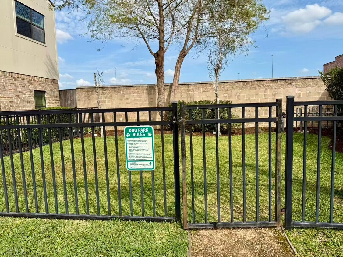 Foto del edificio - 1254 N Post Oak Rd