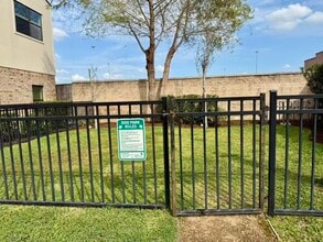 Building Photo - 1254 N Post Oak Rd