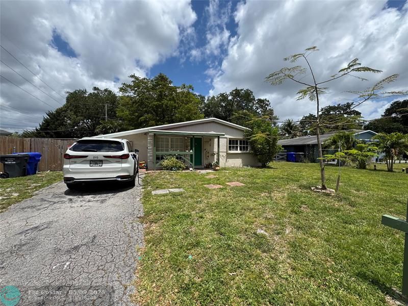 Foto principal - 5737 Atlanta St