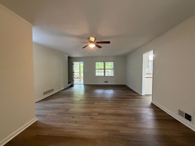 Foto del edificio - 3-Bedroom, 2.5-Bath House on Spacious Lot in west Athens, GA