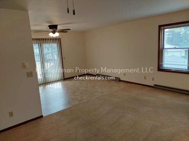 Building Photo - 1265 S Forest Ln
